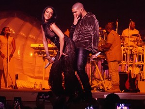 Rihanna e Drake em show em Miami, nos Estados Unidos (Foto: Grosby Group/ Agência)