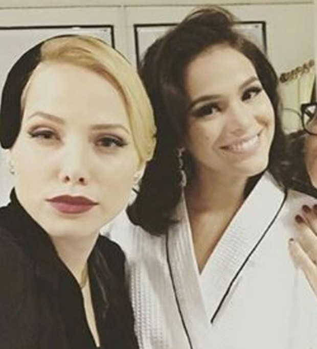 Leticia Colin e Bruna Marquezine nos bastidores de Nada Será Como Antes (Foto: Reprodução/Instagram)