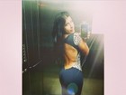 Priscila Pires faz selfie mostrando o bumbum antes de malhar