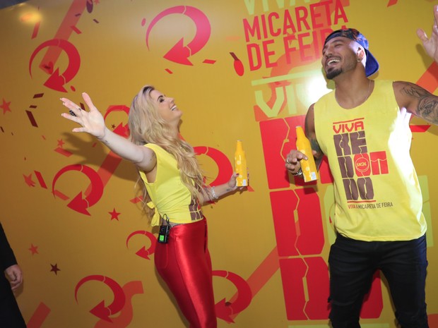 Ex-BBBs Aline e Fernando em micareta em Feira de Santana, na Bahia (Foto: Fred Pontes/ Divulgação)