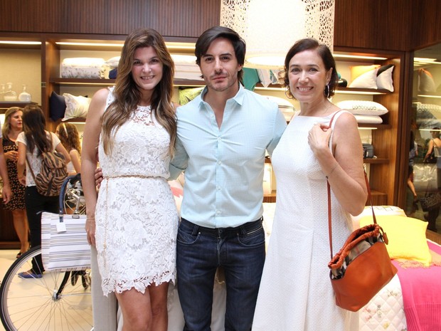 Cristiana Oliveira, Ricardo Tozzi e Lilia Cabral em inauguração de loja na Zona Sul do Rio (Foto: Thyago Andrade/ Foto Rio News)