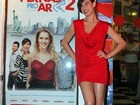 Maria Paula usa vestinho vermelho para pré-estreia de filme
