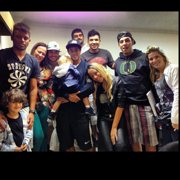 Neymar com família e amigos (Foto: Instagram)