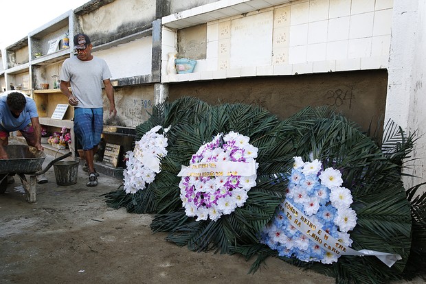 Enterro de José Messias (Foto: Marcos Serra Lima / EGO)