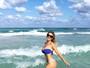 Ludmila Dayer mostra barriga negativa em tarde de sol em Miami