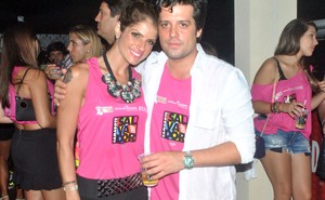 Carol Magalhães e  o namorado, Guilherme (Foto: Marcelo Machado/Ag Haack)