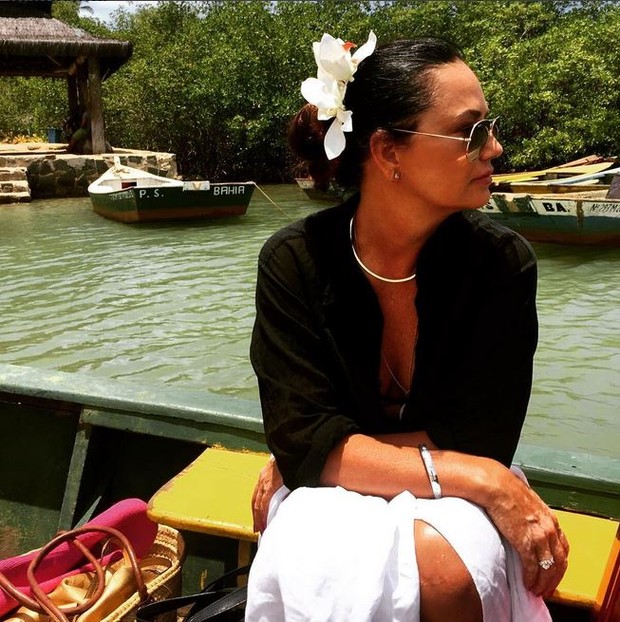 Luiza Brunet curte passeio de barco na Bahia (Foto: Reprodução do Instagram)