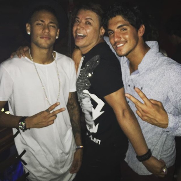 Neymar, David Brazil e Gabriel Medina em Maresias, litoral Norte de São Paulo (Foto: Instagram/ Reprodução)