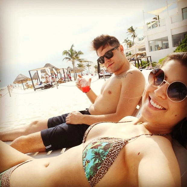 Ex-BBBs Nasser e Andressa Ganacin em Cancun, no México (Foto: Instagram/ Reprodução)