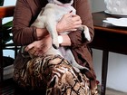 Vera Loyola apresenta sua cadelinha, Tererê, em fotos exclusivas para o EGO