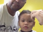 Dudu Nobre leva filho ao barbeiro: 'Acabou a luta para cortar o cabelo'