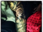 Depois de show, Justin Bieber faz nova tatuagem