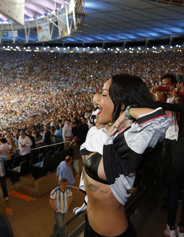 Rihanna comemora vitória da Alemanha (Foto: Felipe Panfili/AgNews)