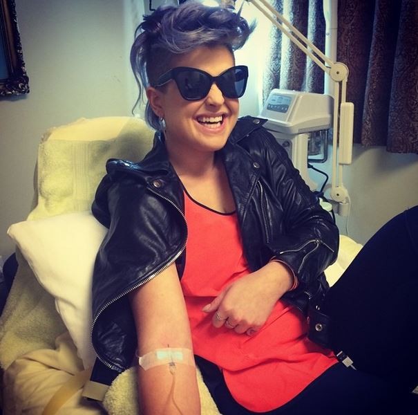 Kelly Osbourne no hospital (Foto: Instagram / Reprodução)