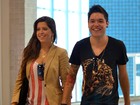 De mãos dadas, Andressa e Nasser embarcam em aeroporto no Rio 