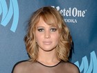 Jennifer Lawrence muda o visual e aparece com o cabelo mais curto