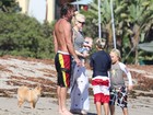 Gwen Stefani curte dia de sol com os filhos e o marido
