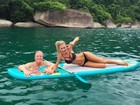 Roberto Justus e Ana Paula Siebert curtem férias em Angra dos Reis