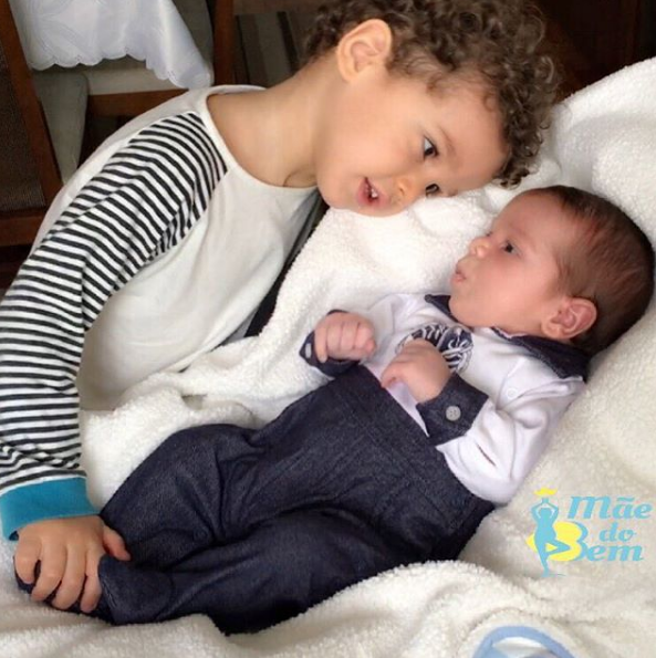 Martin e Theo, filhos de Bárbara Borges (Foto: Reprodução / Instagram)