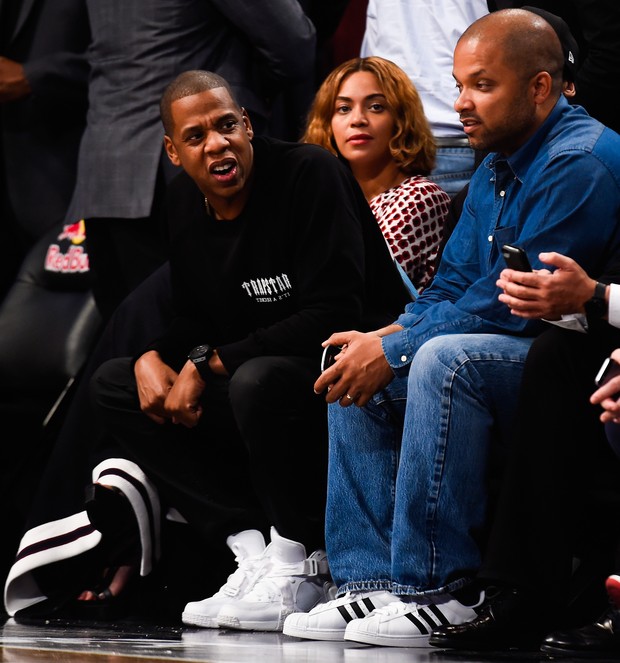 Beyoncé e Jay-Z em partida de basquete em Nova York, nos Estados Unidos (Foto: Alex Goodlett/ Getty Images/ AFP)