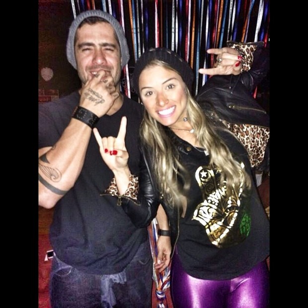 Ex-BBB Yuri e a namorada, Angela Sousa, em festa no Rio (Foto: Instagram/ Reprodução)