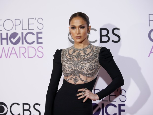 Jennifer Lopez em prêmio em Los Angeles, nos Estados Unidos (Foto: Danny Moloshok/ Reuters)