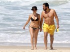 Bianca Bin curte praia no Rio com o marido, Pedro Brandão