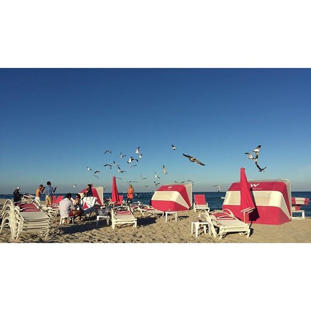 Foto postada por Maluma na praia (Foto: Reprodução/Instagram)
