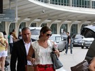Com look estiloso, Giovanna Antonelli desembarca em SP