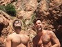 Ricky Martin aparece sem camisa em foto com o namorado