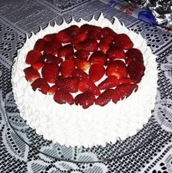Torta de morango da Tati Quebra Barraco (Foto: Reprodução / Instagram)