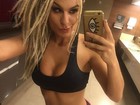 Fernanda Lacerda exibe boa forma em selfie e manda indireta