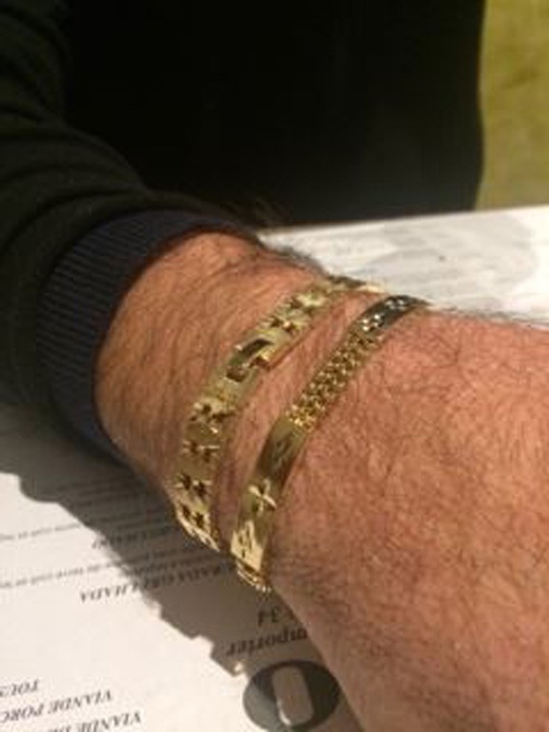 Gretchen presenteou o marido com duas pulseiras de ouro (Foto: Arquivo pessoal)