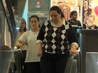 Lívian Aragão vai às compras com a mãe em shopping no Rio 