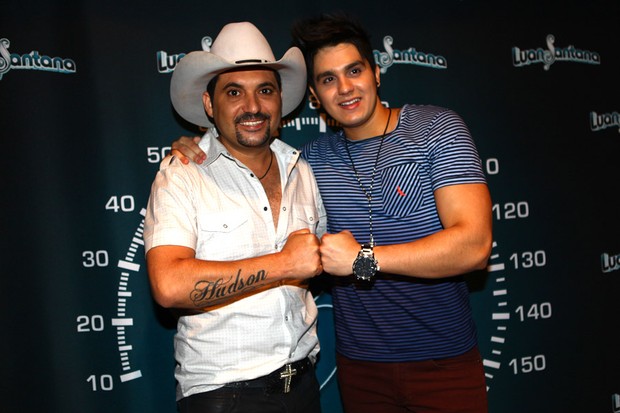 Luan Santana e Edson antes de show em São Paulo (Foto: Iwi Onodera/ EGO)