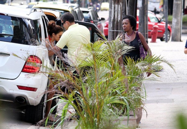 Eva Longoria vai à centro Espírita no Humaitá, RJ (Foto: André Freitas / AgNews)