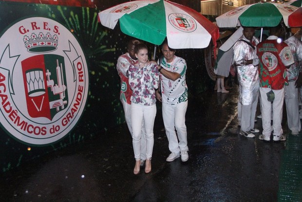 Marina Ruy Barbosa chegando ao desfile das campeãs (Foto: Rodrigo dos Anjos / AgNews )