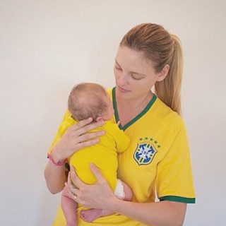 Fabiana Semprebom com o filho Juan (Foto: Instagram / Reprodução )