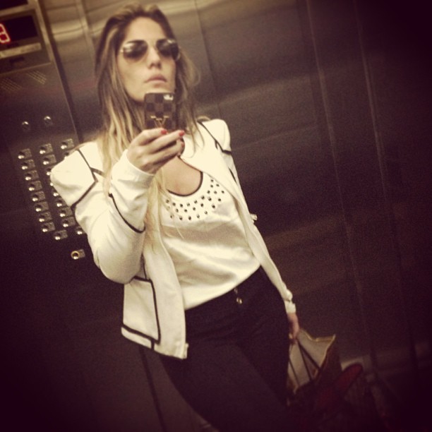 Ex-BBB Anamara madruga para viajar e posta foto de look elegante (Foto: Instagram)