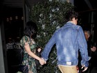 Após jantar, Katy Perry e John Mayer saem de mãos dadas e evitam flashes
