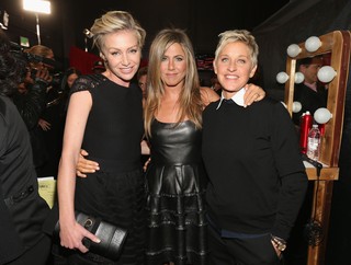 Portia de Rossi, Jennifer Aniston e Ellen DeGeneres em prêmio em Los Angeles, nos Estados Unidos (Foto: Christopher Polk/ Getty images/ Agência)