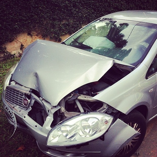 Carro de Alexandre Pessoal em acidente sofrido há três meses (Foto: Reprodução/Instagram)
