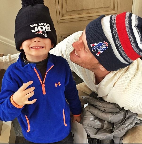 Gisele Bündchen posta foto de filho com seu marido Tom Brad (Foto: Instagram/Reprodução)