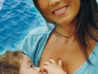 Daniele Suzuki posa para campanha de aleitamento materno com o filho