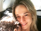 Fernanda Gentil posta foto agarradinha ao filho, Gabriel