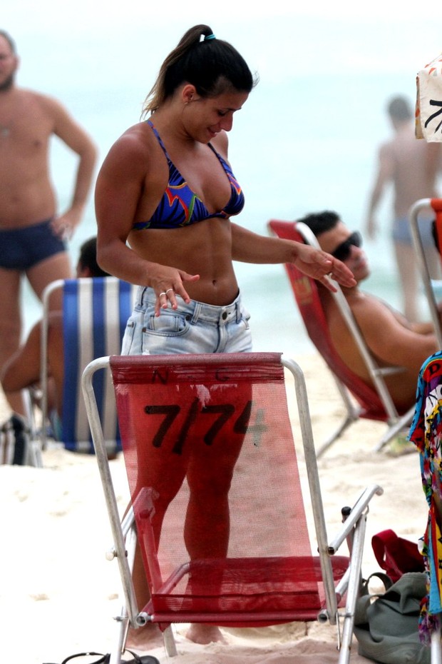 Jade Barbosa na praia (Foto: Foto Rio News)