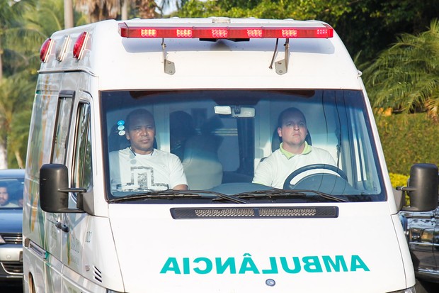 Ambulância Neymar (Foto: Photo Rio news)