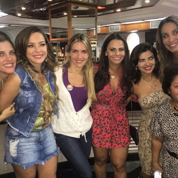 Regiane Alves, Monique Alfradique, Viviane Araújo e Vanessa Giácomo rodam filme no Rio (Foto: Instagram/ Reprodução)