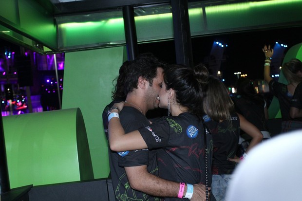 Vanessa Giácomo com o namorado (Foto: Clayton Militão / Foto Rio News)