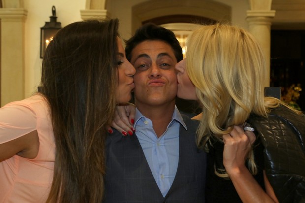 Tammy Miranda ganha beijo duplo de Andressa e Val Marchiori Thammy Miranda (Foto: Thiago Duran / Agnews)